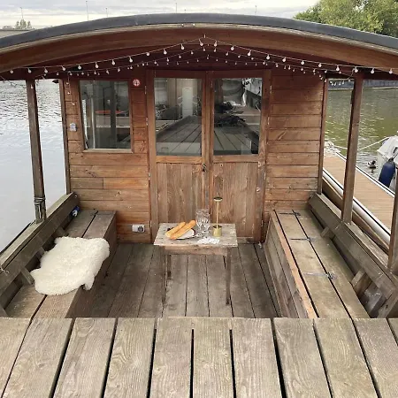 Bateau Traditionnel De Loire Face Au Chateau D'angers Hotel na wodzie *