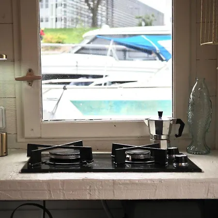 Bateau Traditionnel De Loire Face Au Chateau D'angers Hotel na wodzie *