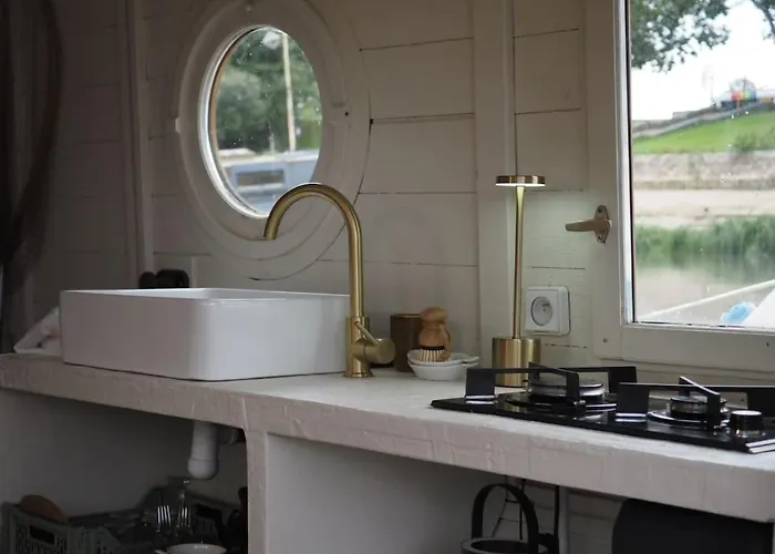 Bateau-hôtel Bateau Traditionnel De Loire Face Au Château D'angers *