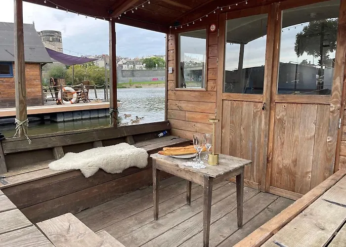Bateau-hôtel Bateau Traditionnel De Loire Face Au Château D'angers Angers
